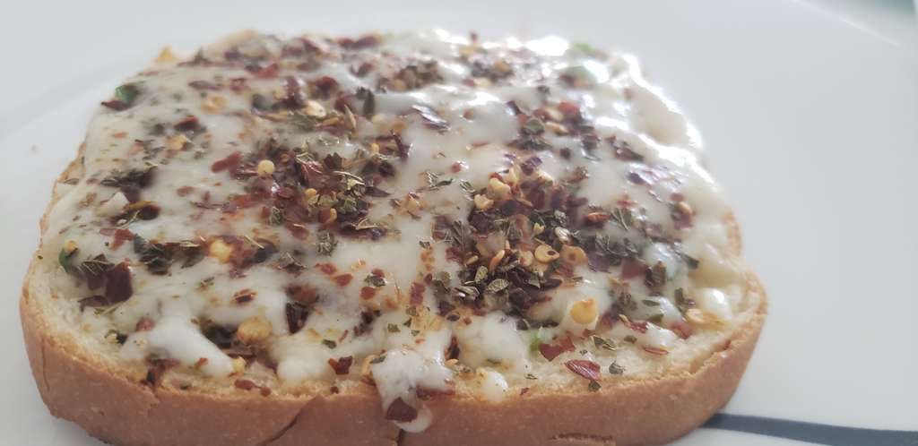 CHILLI CHEESE TOAST. (SPICY)