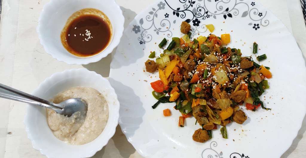 vegetable salad with plain oats