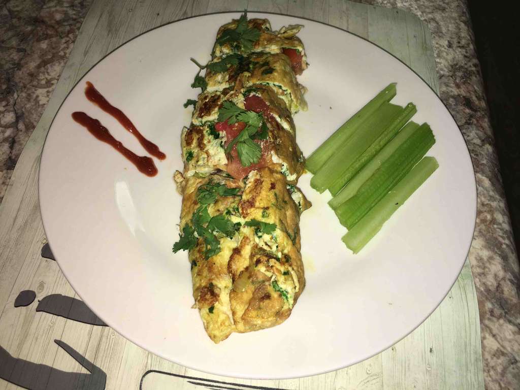 Egg Spinach Roll with Mushroom and Tomatoes
