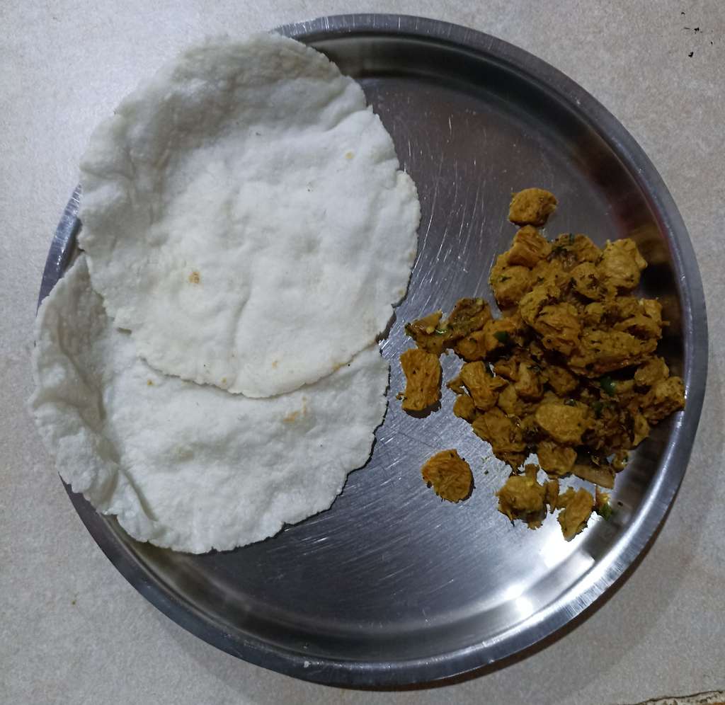 Rice Bhakri with soya bhurji