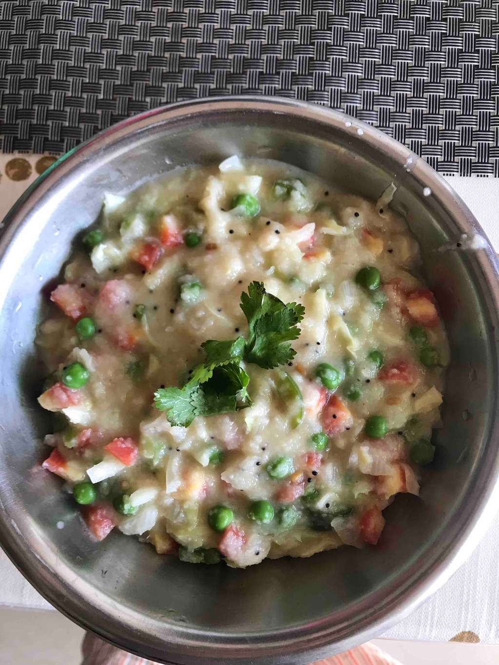 Upma,30 gms semolina, 200 gms of veggies