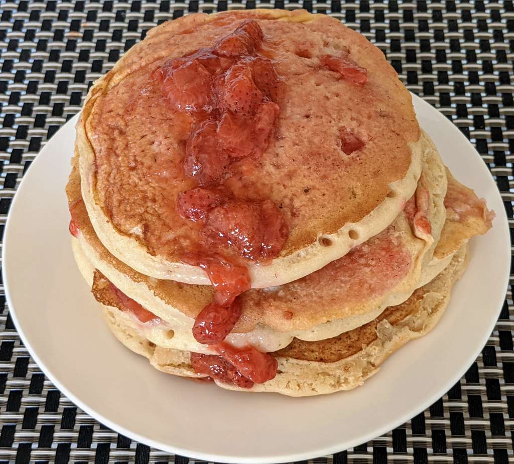 Fluffy Vegan Pancakes (Strawberry)