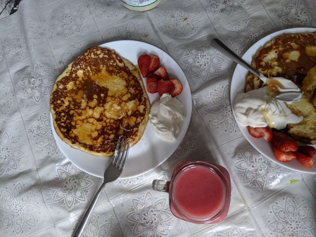 Protein pancakes with berry juice