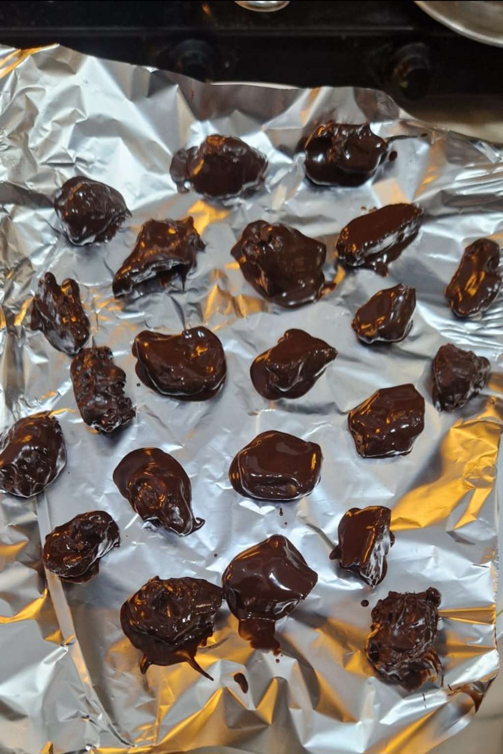 Dark chocolate dates bites