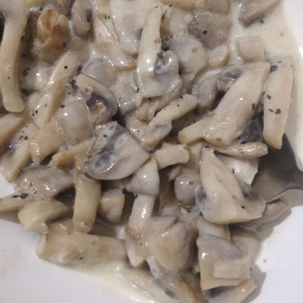 Cheesy mushroom fondue