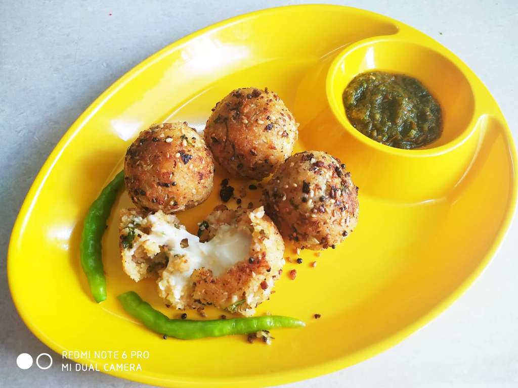 Cheese filled poha balls
