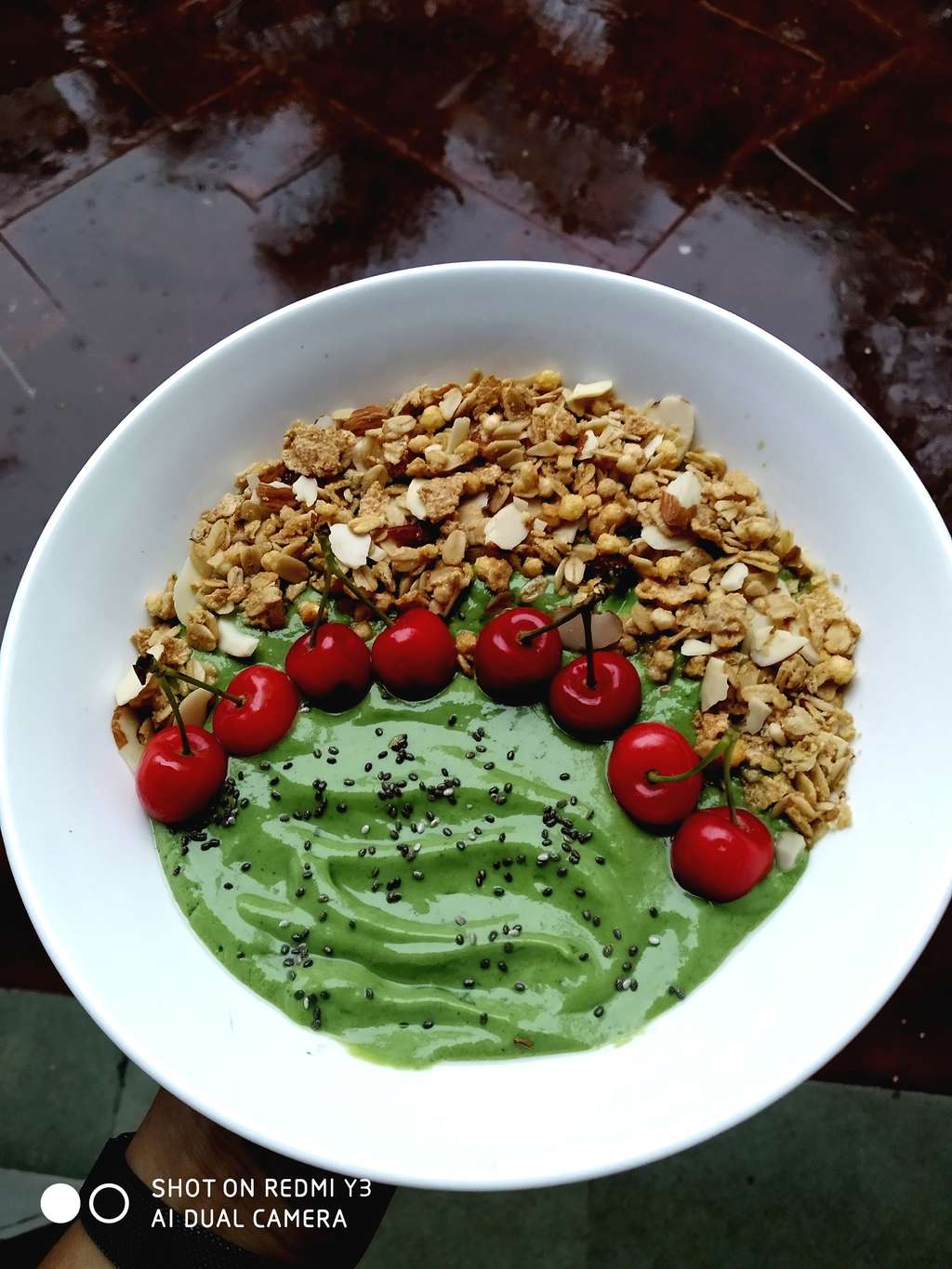 Avocado🥑 & Banana🍌 smoothie bowl🥣
With cherry🍒 & Granola