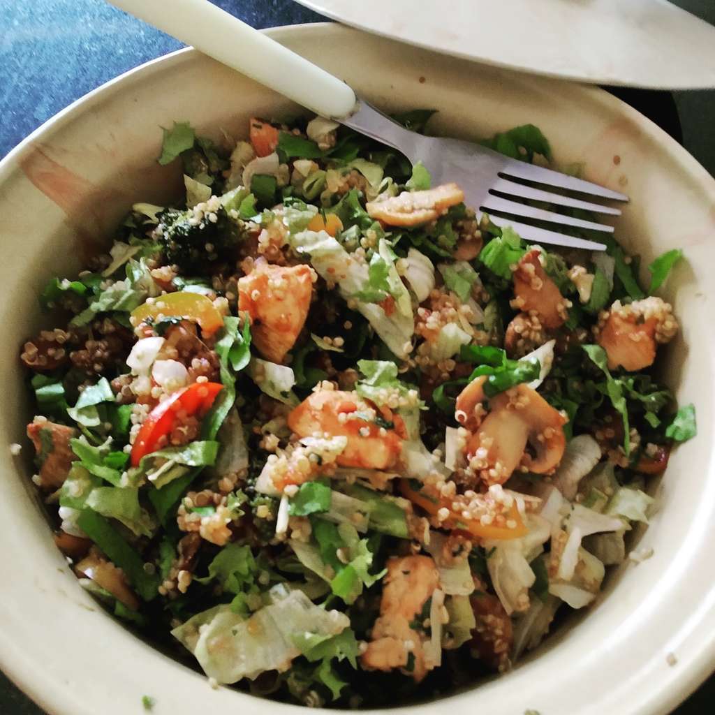 Balsamic chicken salad with lemon quinoa 🥗🌾