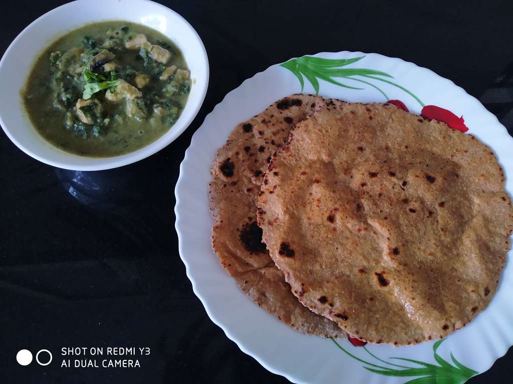 Chicken in broccoli sauce with soya rotis