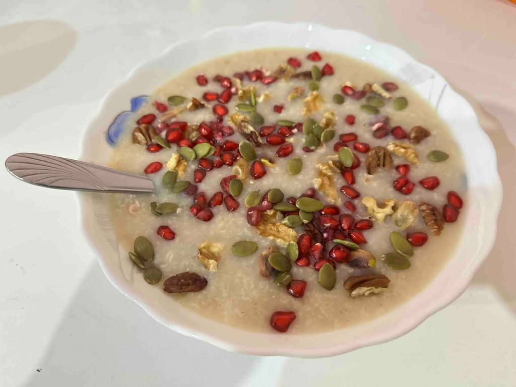 Oats with mixed nuts and pomegranate 