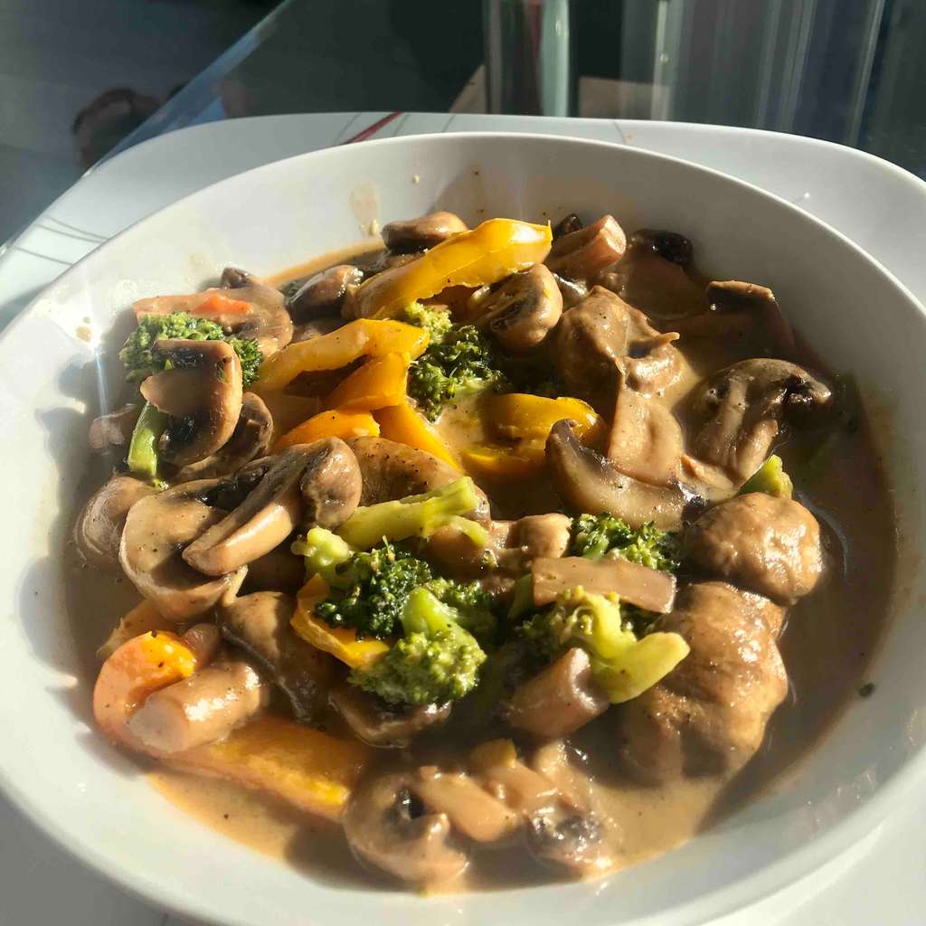 Mushrooms in cheesy sauce