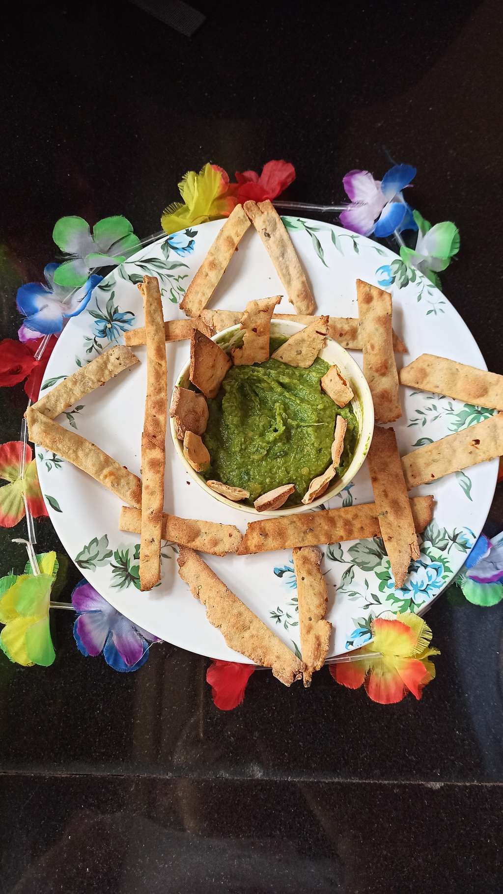 Glorious Green Spinach Hummus With Soya Chips 