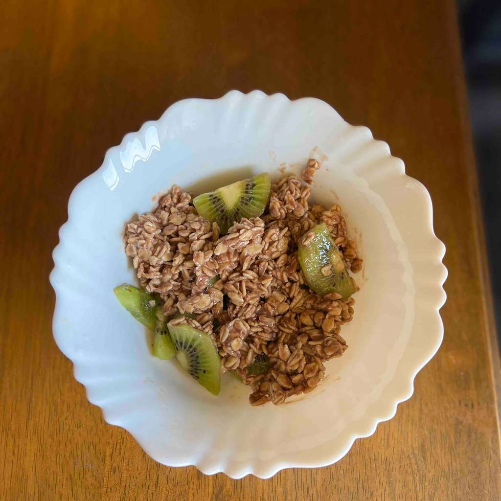 Protien oats with kiwi