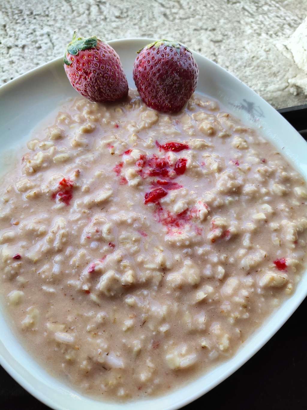 Strawberry oatmeal with protien