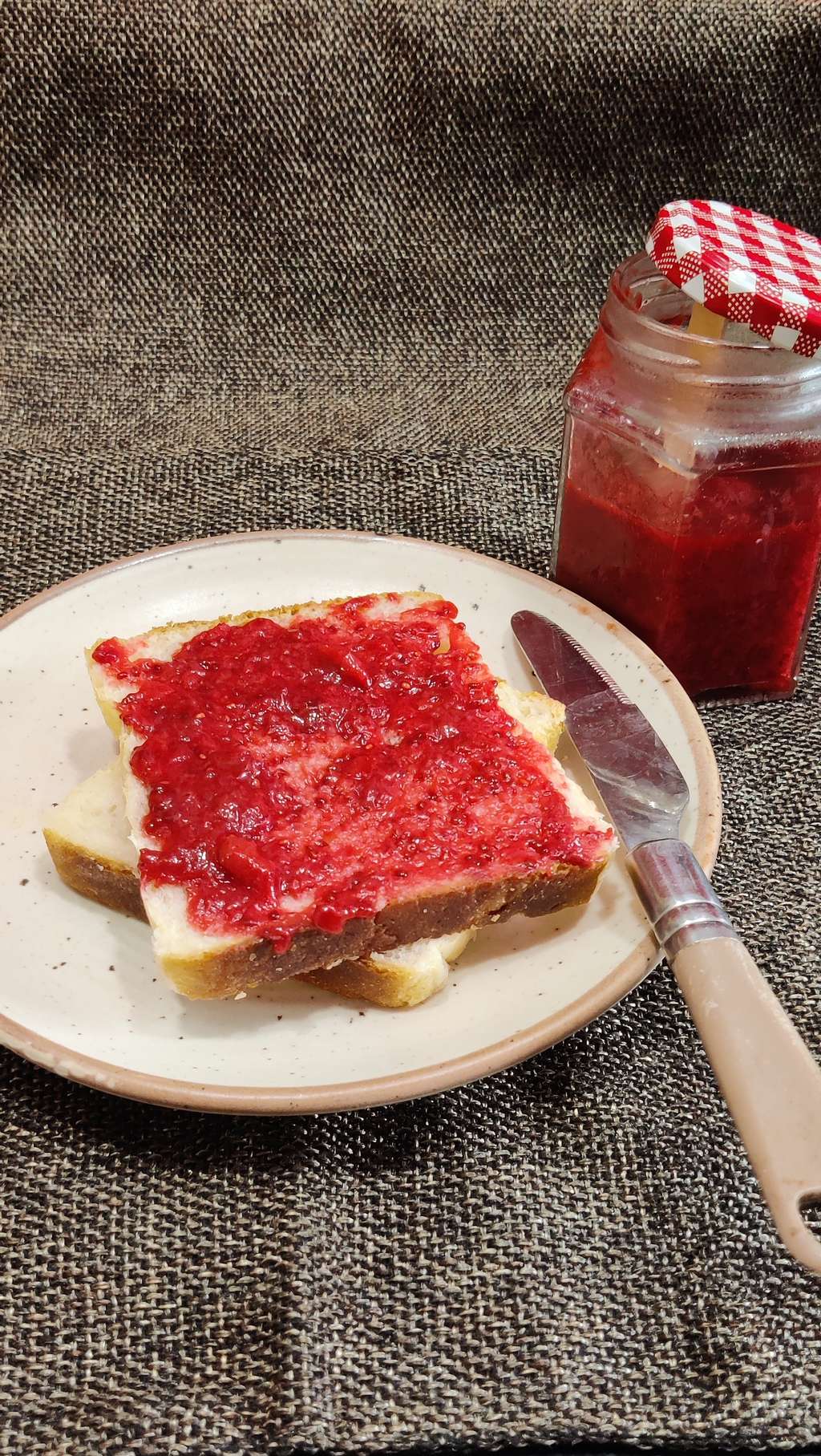 Low calorie strawberry jam