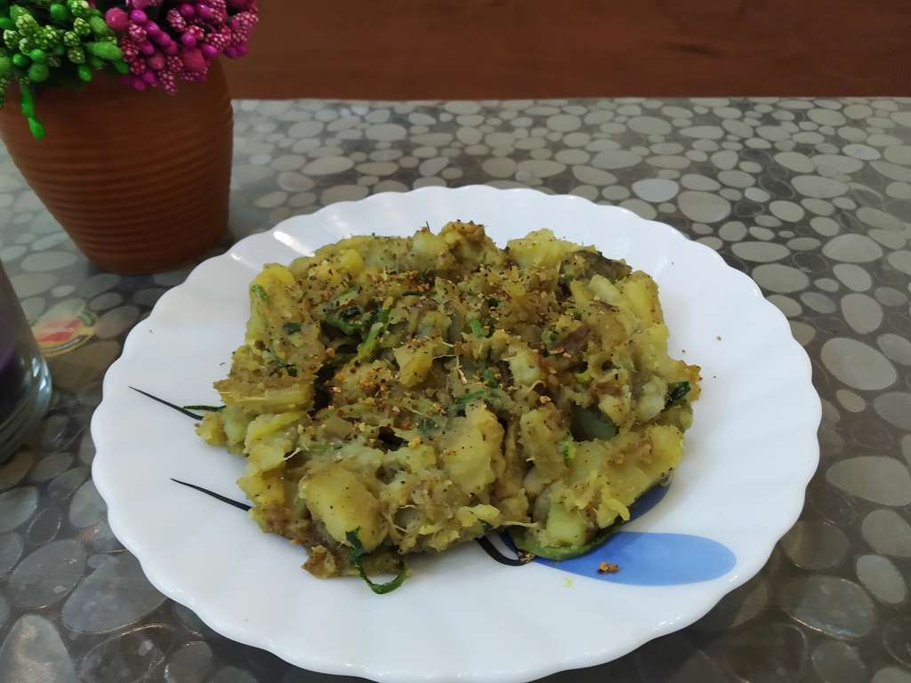 Zucchini in potato sauce