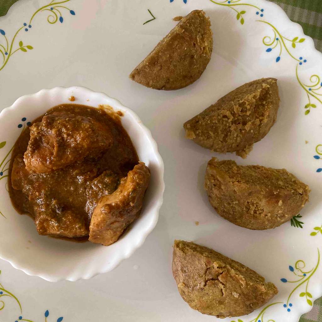 Steamed Baatis with chicken Curry