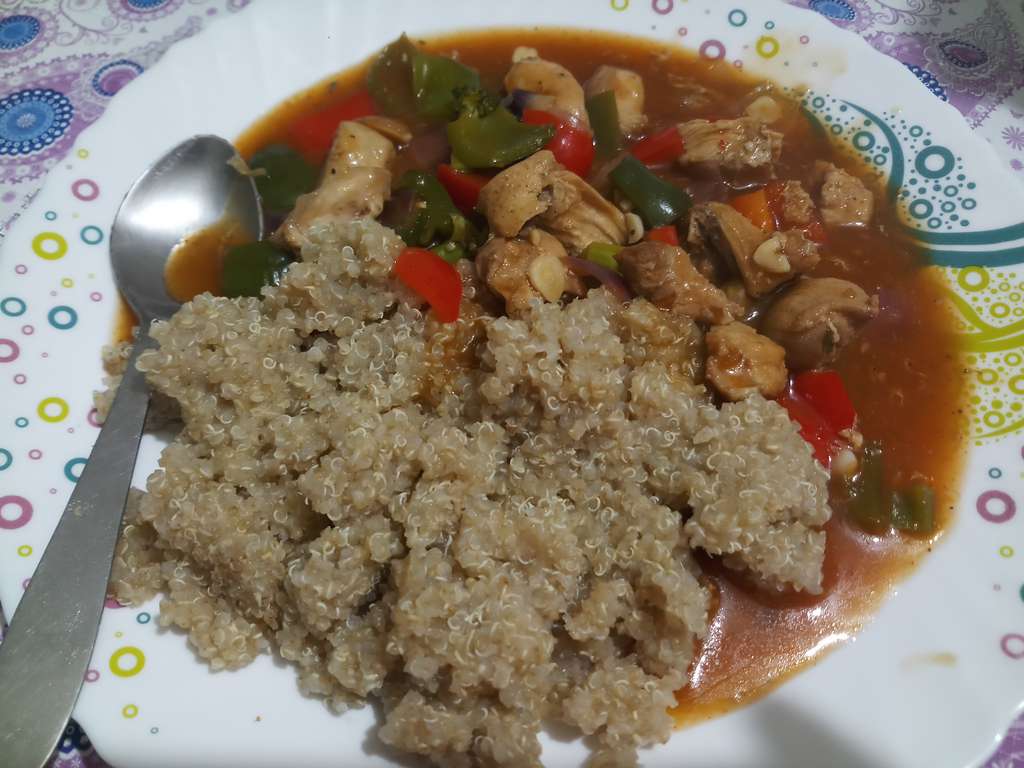 Chicken with stir fry vegetables and quinoa