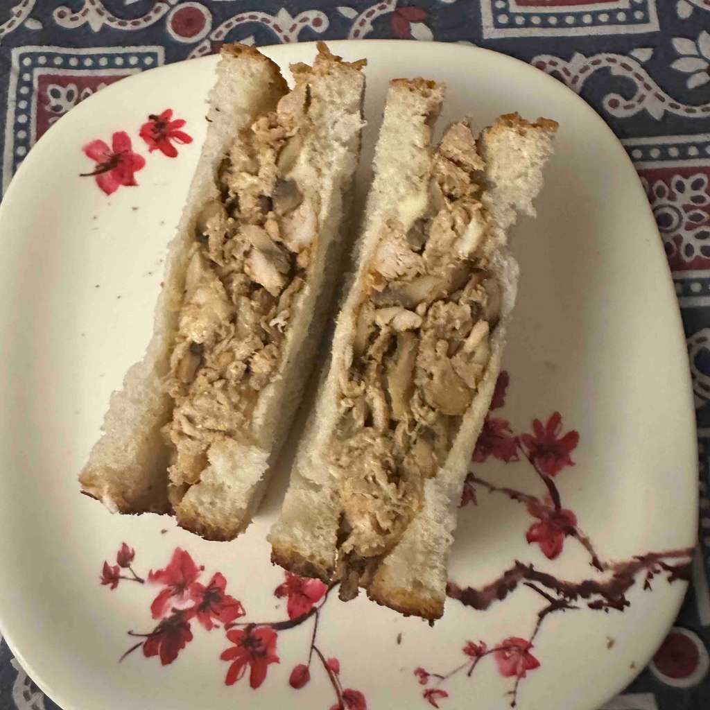 Pulled Chicken Mushroom Sandwich 