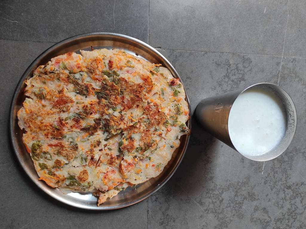 vegetable Dosa and milk