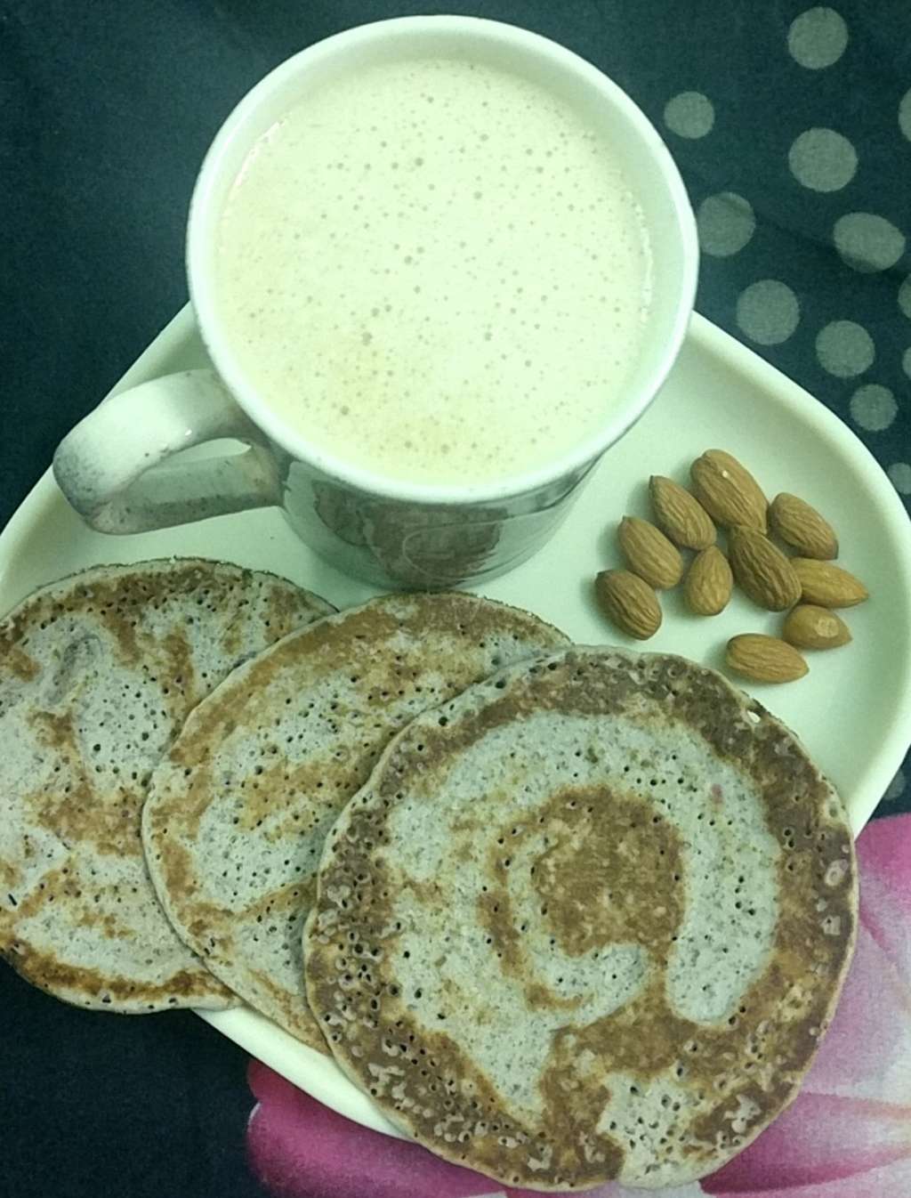 Strawberry oats pancakes 🌸