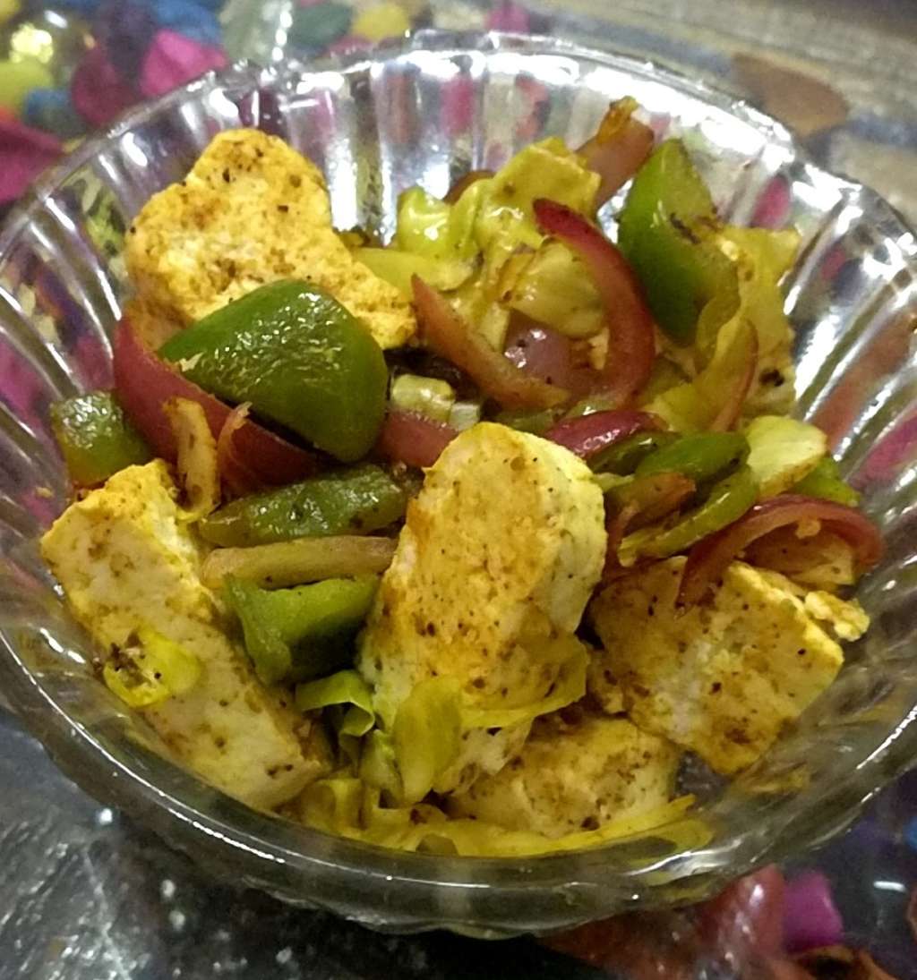 Quick stir-fried veggies and paneer. 😋