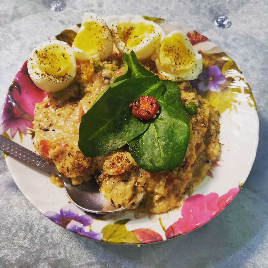 Veggitable oats with boiled eggs