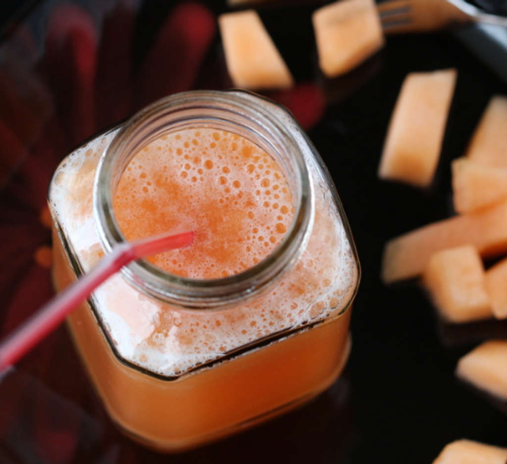 Cantaloupe smoothie ( Muskmelon juice )