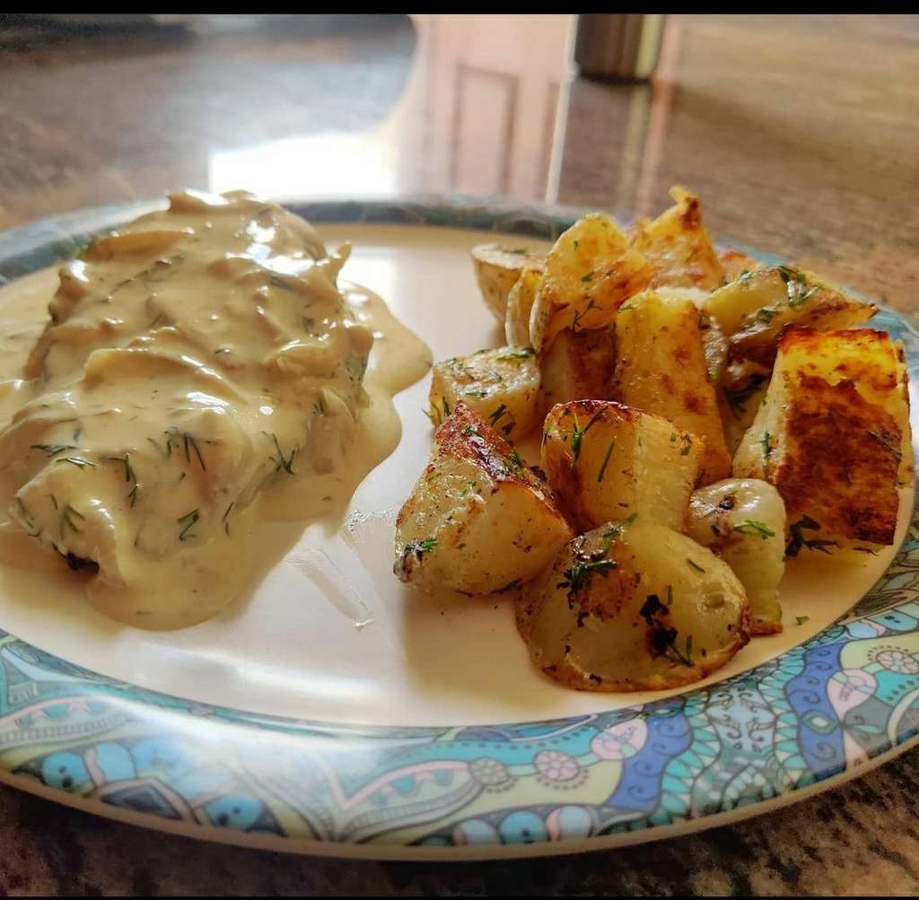 creamy garlic chicken breast with crispy fried potato 