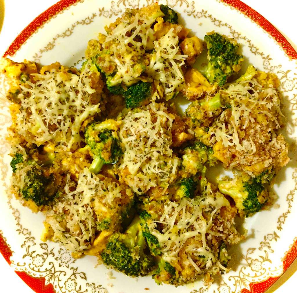 Crumby Chicken Cheesy Broccoli Casserole 