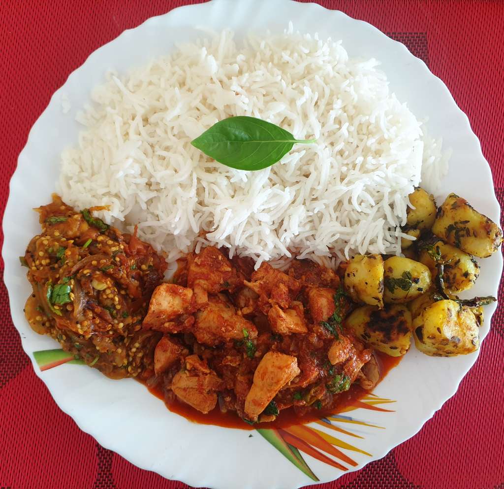 Chicken Masala, Baingan Bharta,Jeera aalu & Rice