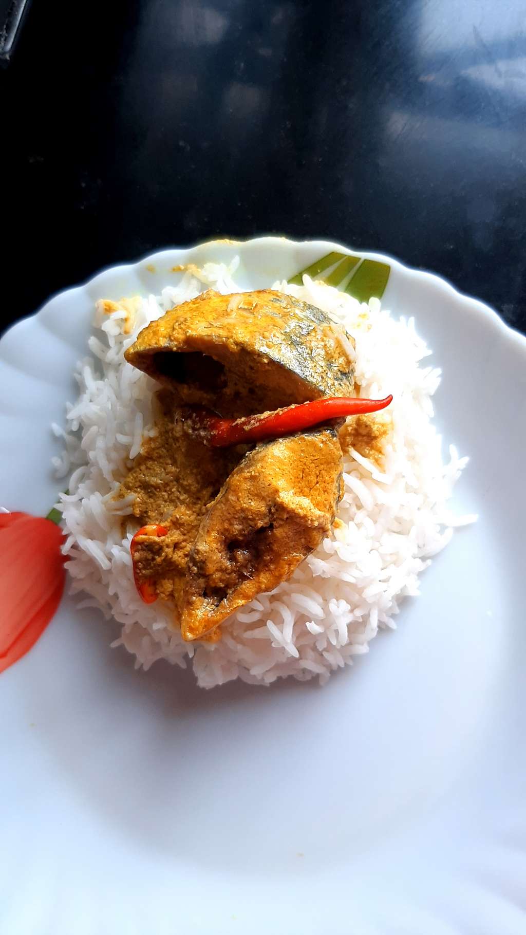 Ilish doi bhapa