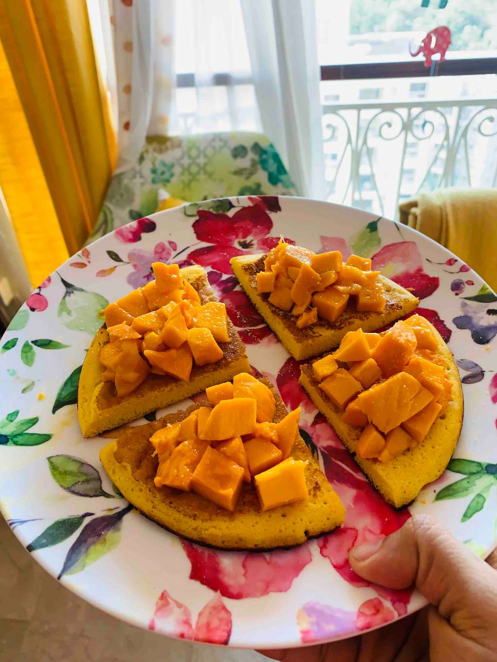 Mango Whey Pancake ( or mango pancake pizza 😛)