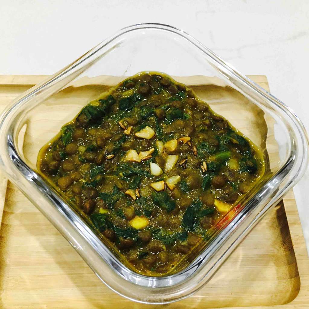 Akkha masoor Palak (whole masoor and spinach curry 