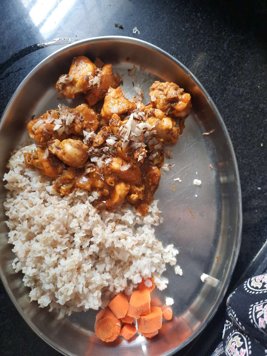 30gm brown rice
205gm chicken
1 carrot