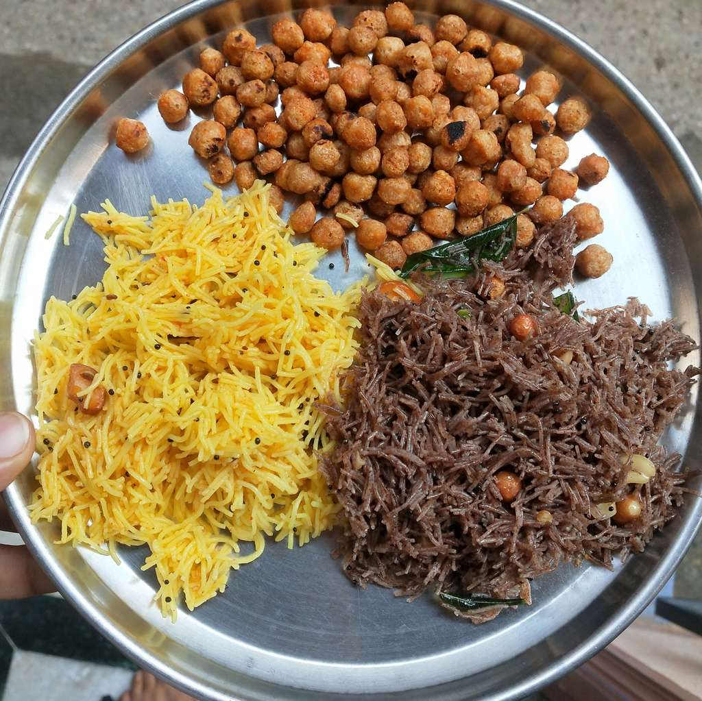 Rice and Ragi Vermicelli with Soya chunks balls