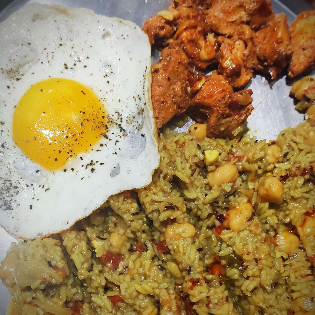 chole pulav with chicken and egg