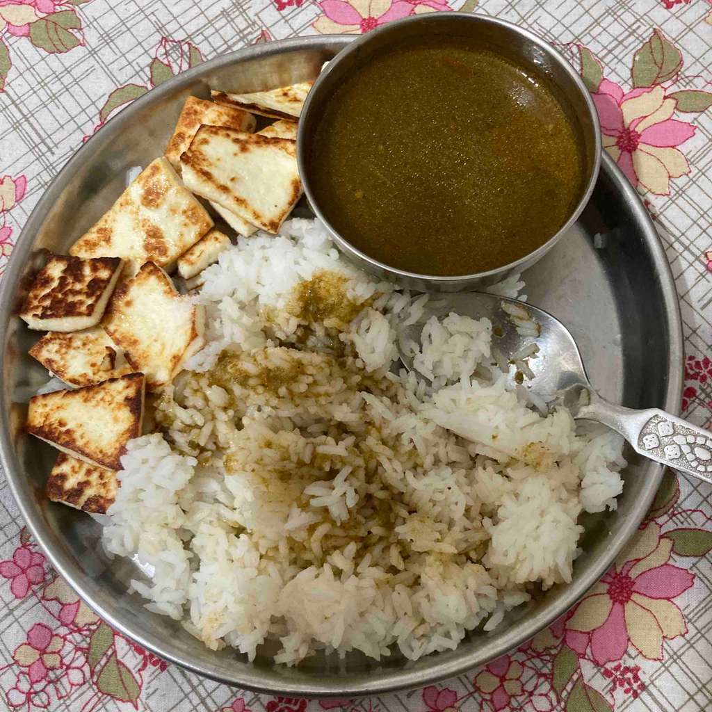 Palak And Tomato Saar