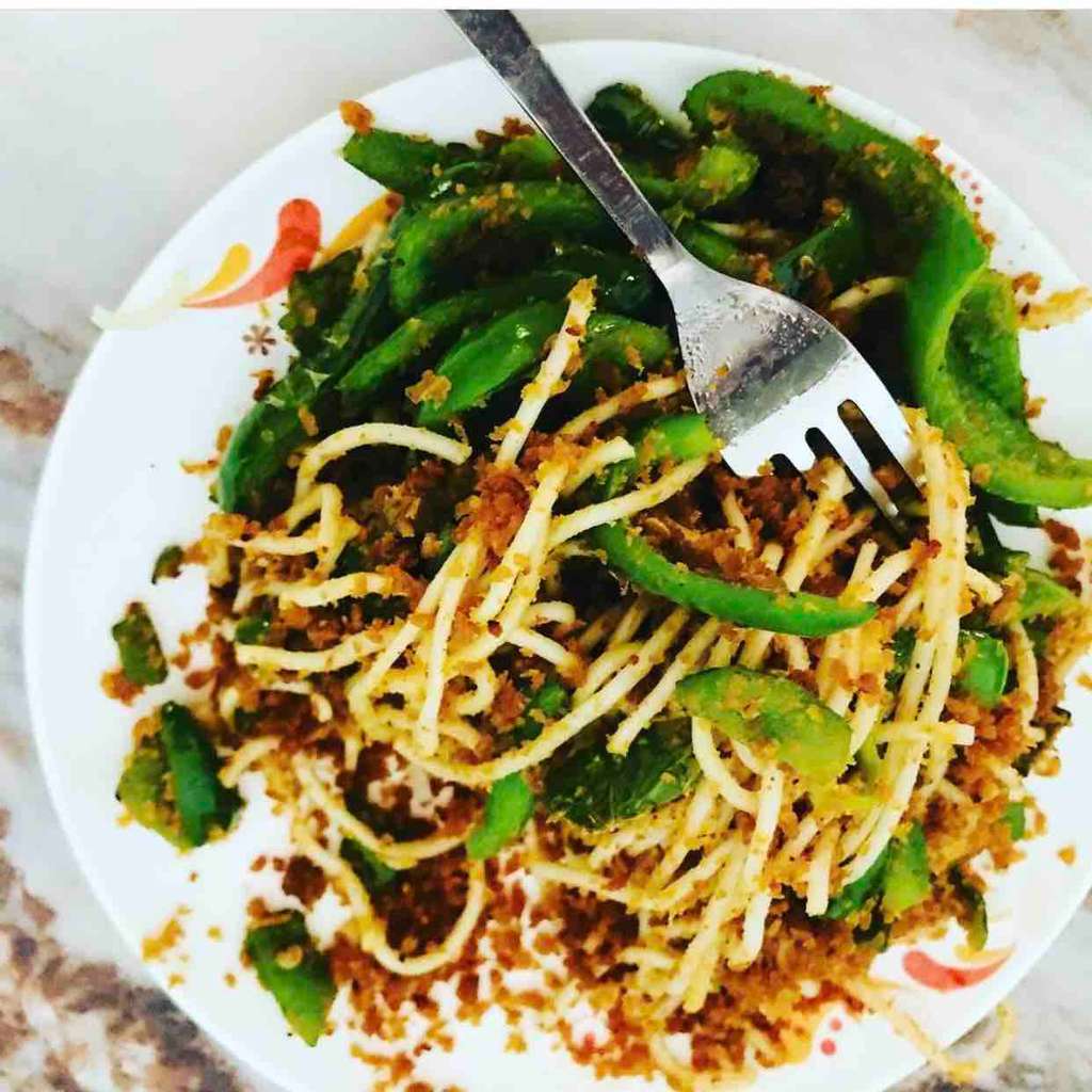 veg noodles with soya granules 
