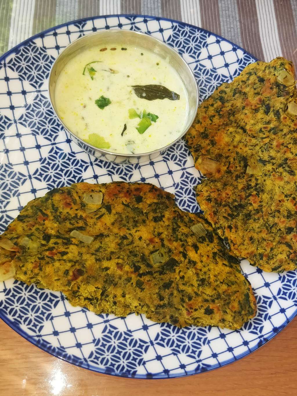 Palak Thalipith/paratha with chana dal chutney😋