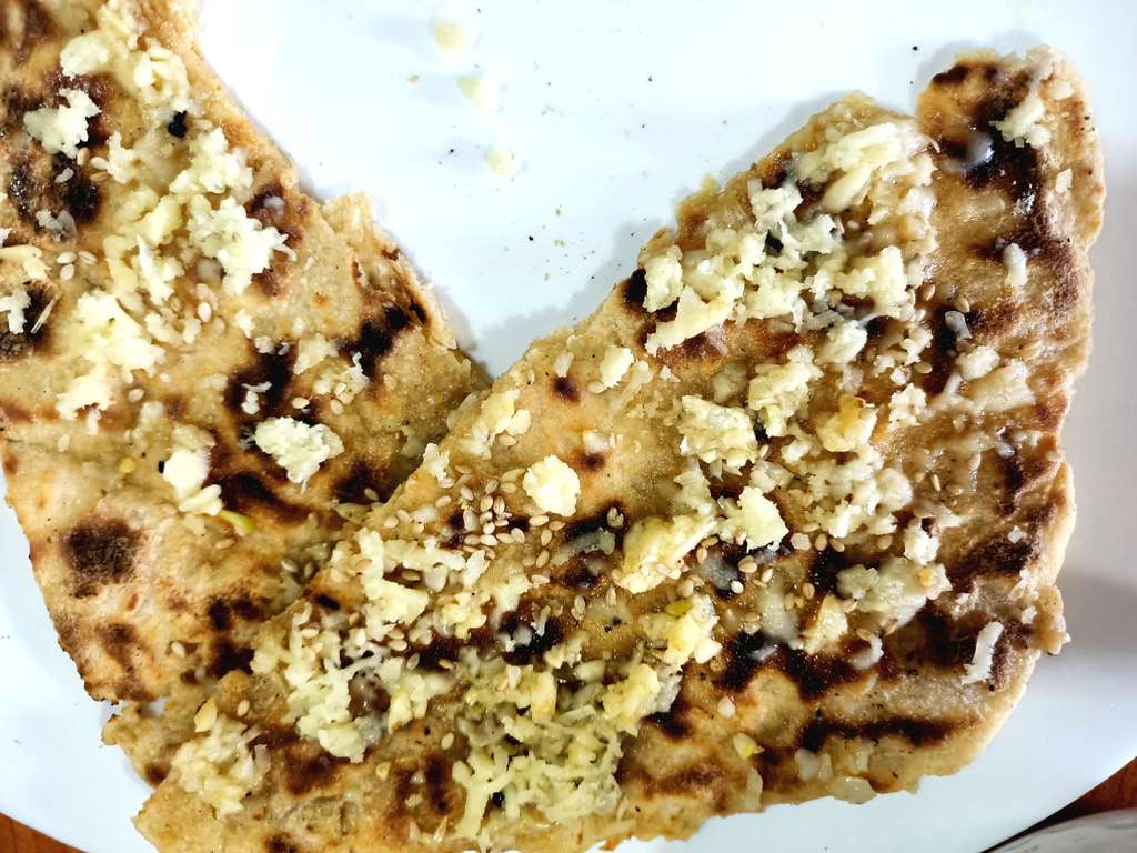Butter Garlic cheese Naan