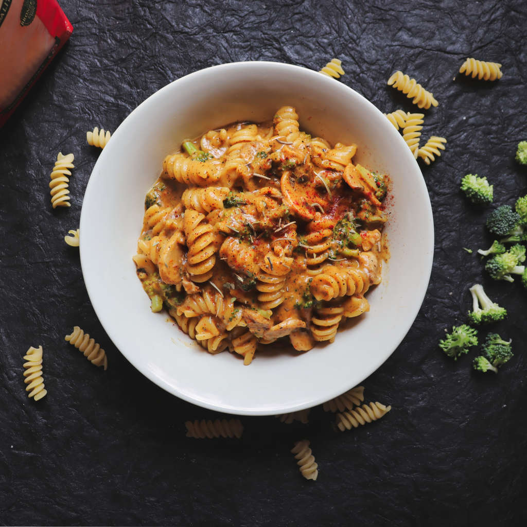Quick & Creamy Roasted Pepper Pasta Delight 🍝🌶️