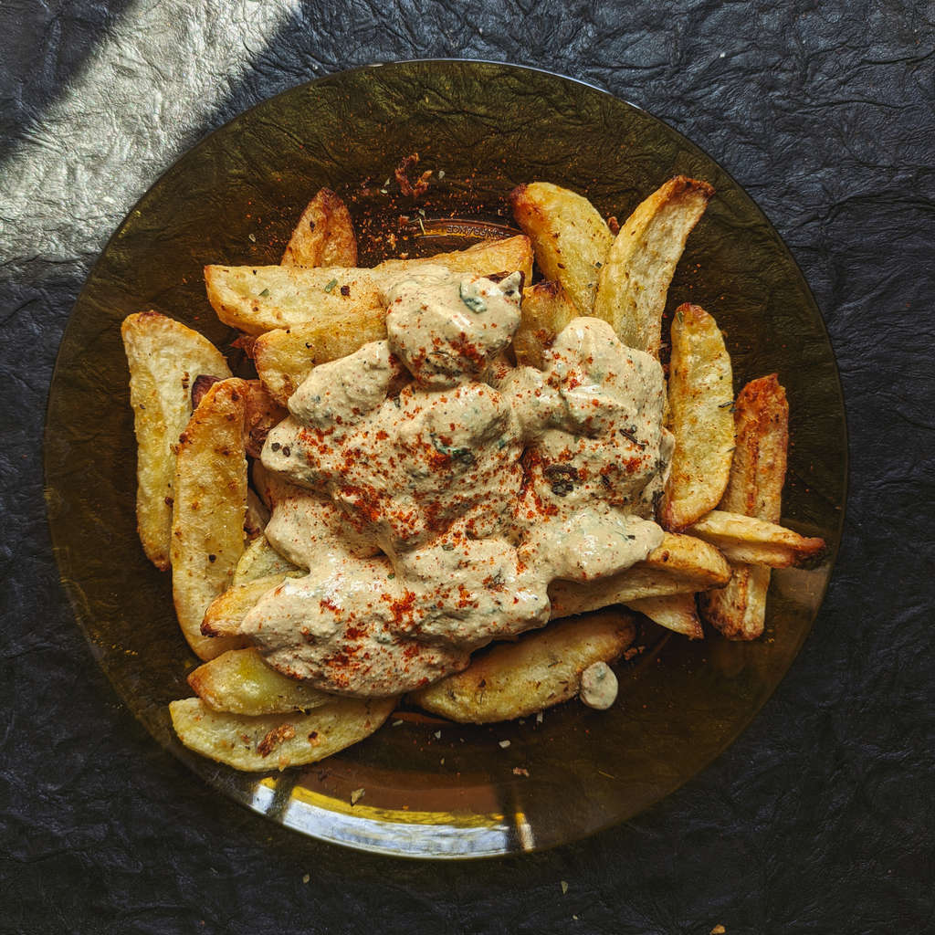 π Crispy Air-Fried Potato Wedges and Creamy Hung Curd Sauce! π₯£β¨