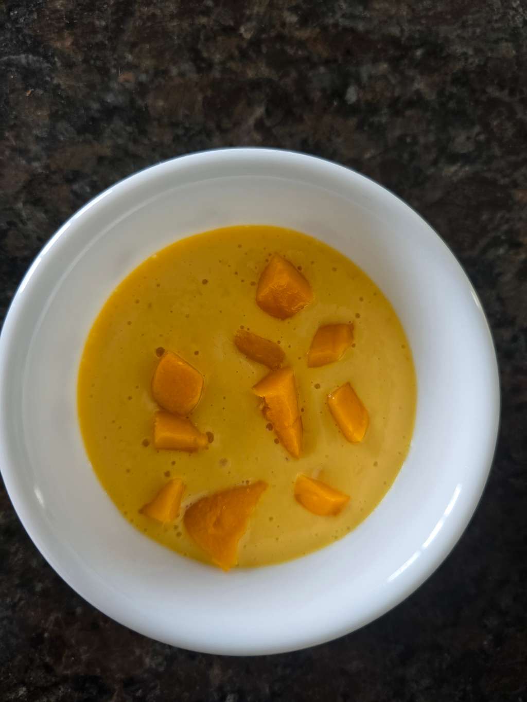 🥭 Creamy Mango Yogurt Delight

Sweet. Cooling. Gut-friendly. And secretly high-impact.
Add nuts → good fats and better satiety 