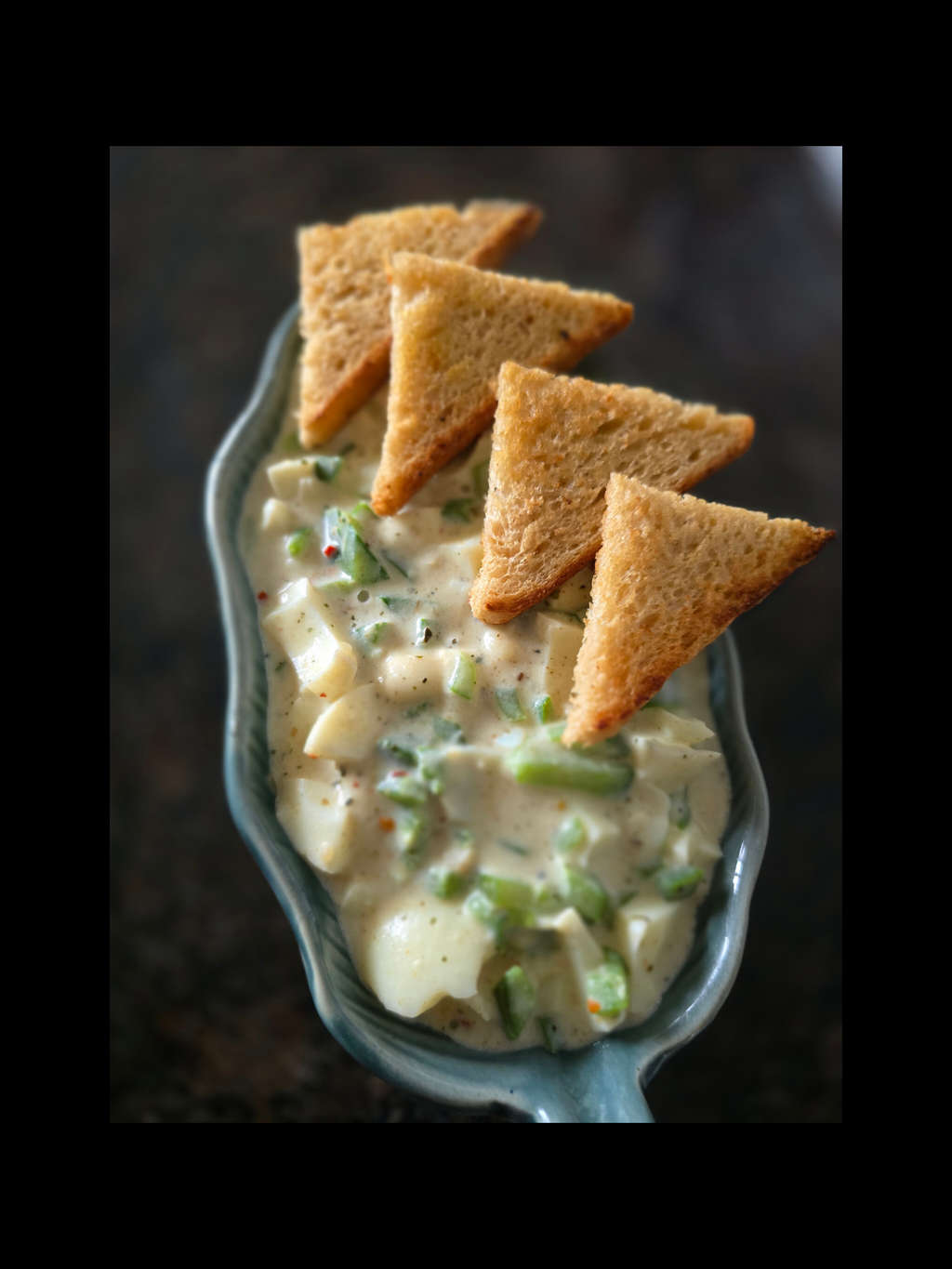 Creamy Garlic Egg White Bliss 🍳✨

Turning boring egg whites into a creamy, delicious comfort meal!
