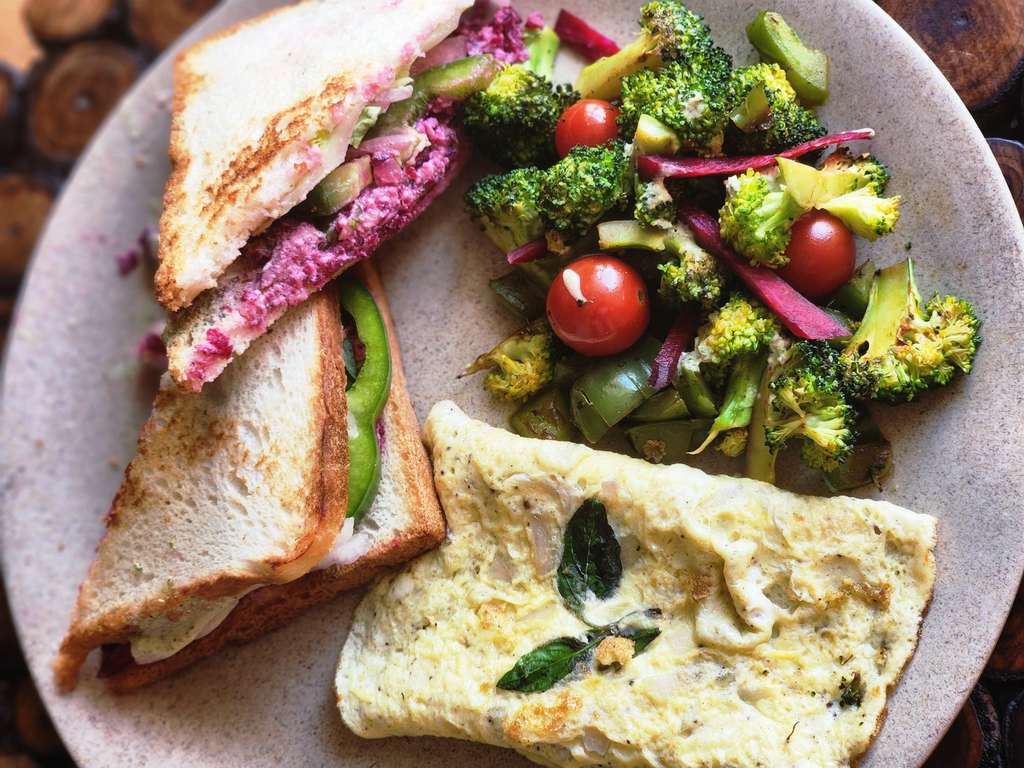 Eggwhite , paneer beetroot sandwich with Brocoli stirr fry 😋