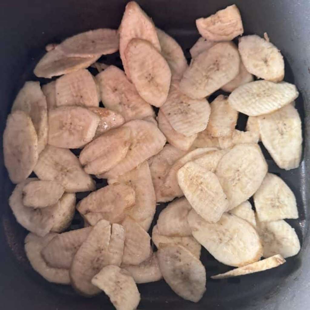 Air fried banana chips
