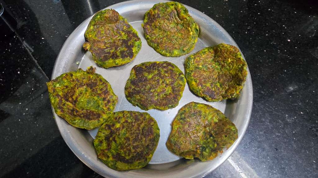 High protein besan palak pancake