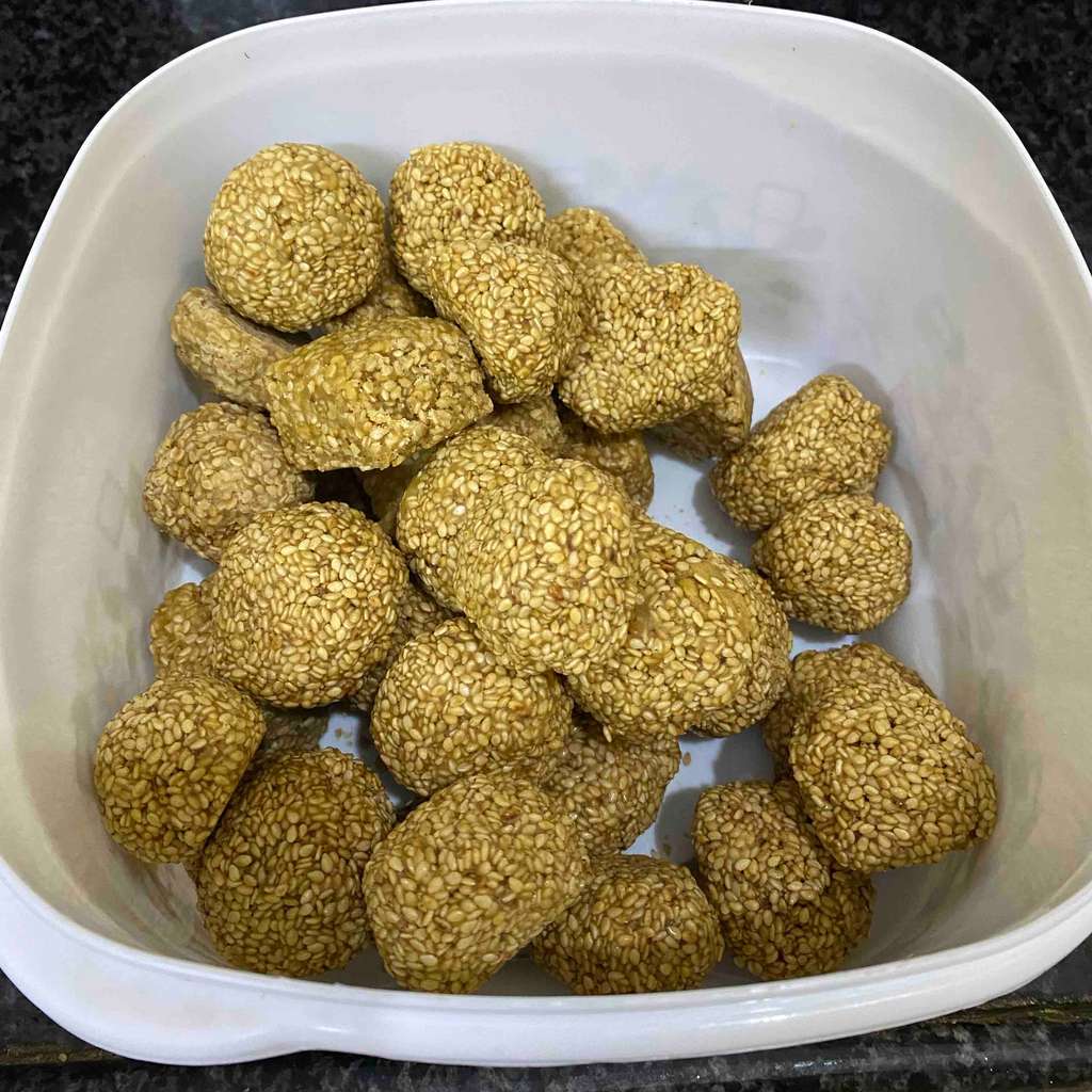 thand ki mithai now in Fittr style (tilli laduu) or sesame jaggery laddu 