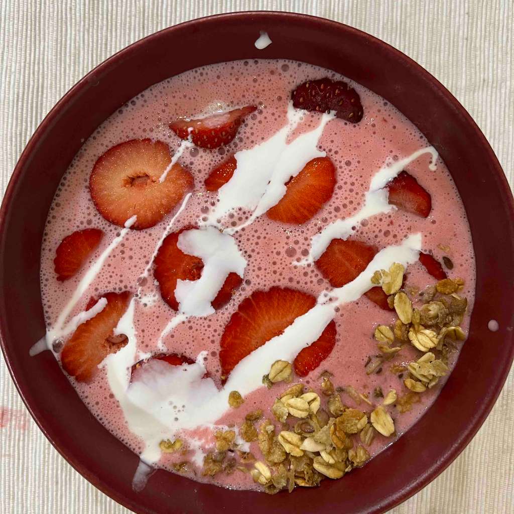  Protein strawberry smoothie bowl